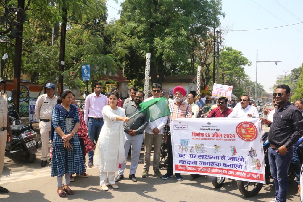 नर्मदापुरम नगर के पत्रकारों ने मतदान करने के लिए मतदाताओं को किया प्रेरित