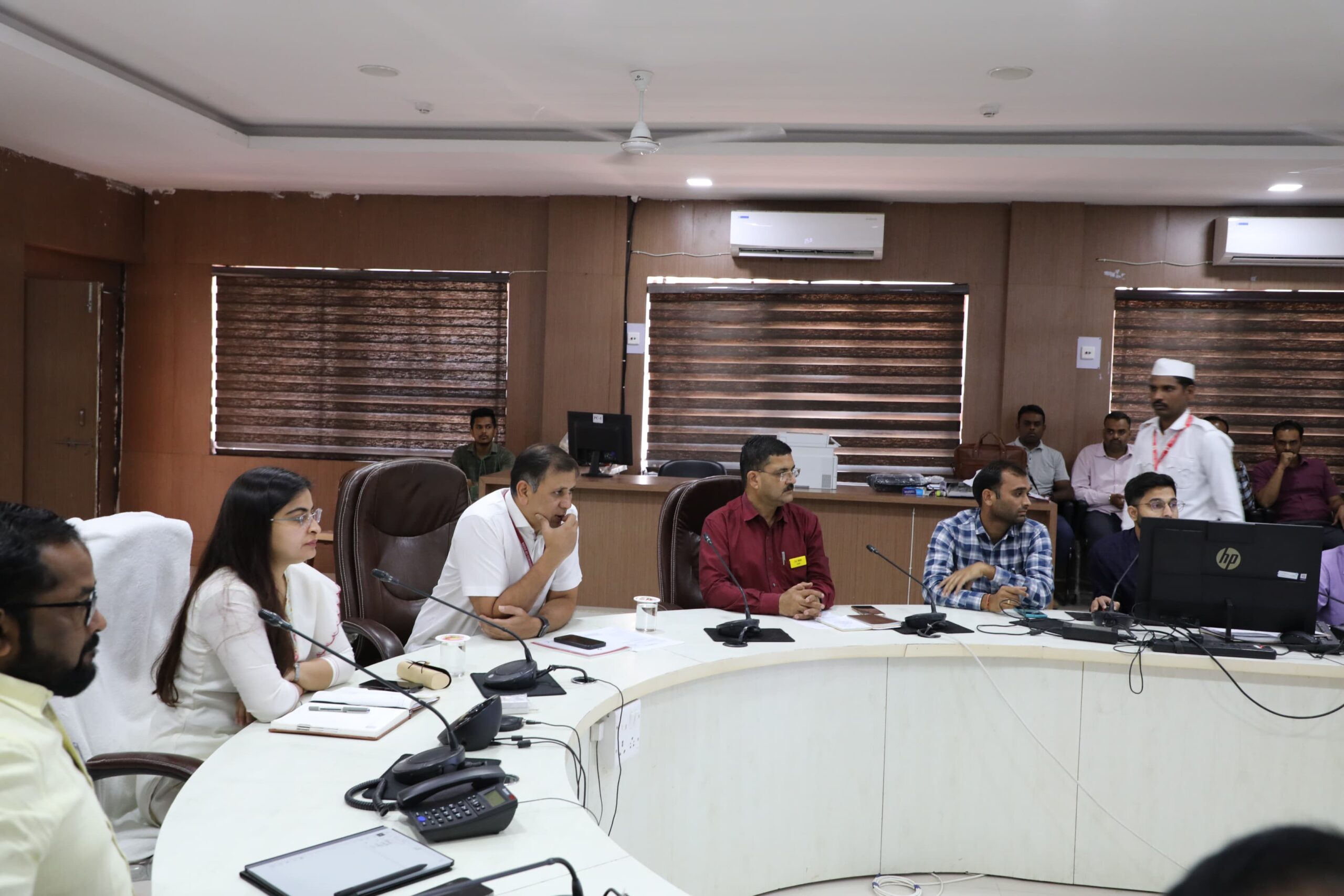 25 अप्रैल 6 बजे से साइलेंस पीरियड शुरू होगा, थमेगा प्रचार, सभी सहायक रिटर्निंग अधिकारी पालन करायें – कलेक्टर एवं जिला निर्वाचन अधिकारी