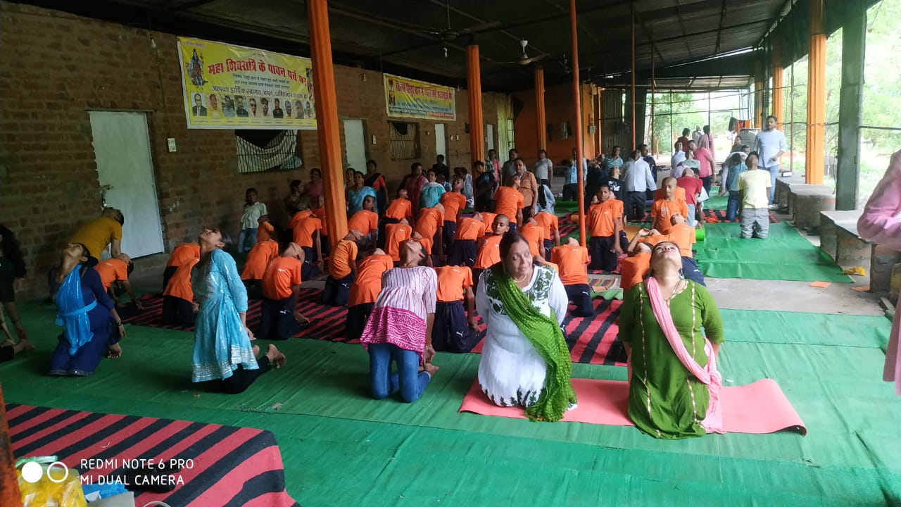 आयुष विभाग के मार्गदर्शन में जिले में सभी स्‍थानों पर योगा कार्यक्रम सम्‍पन्‍न