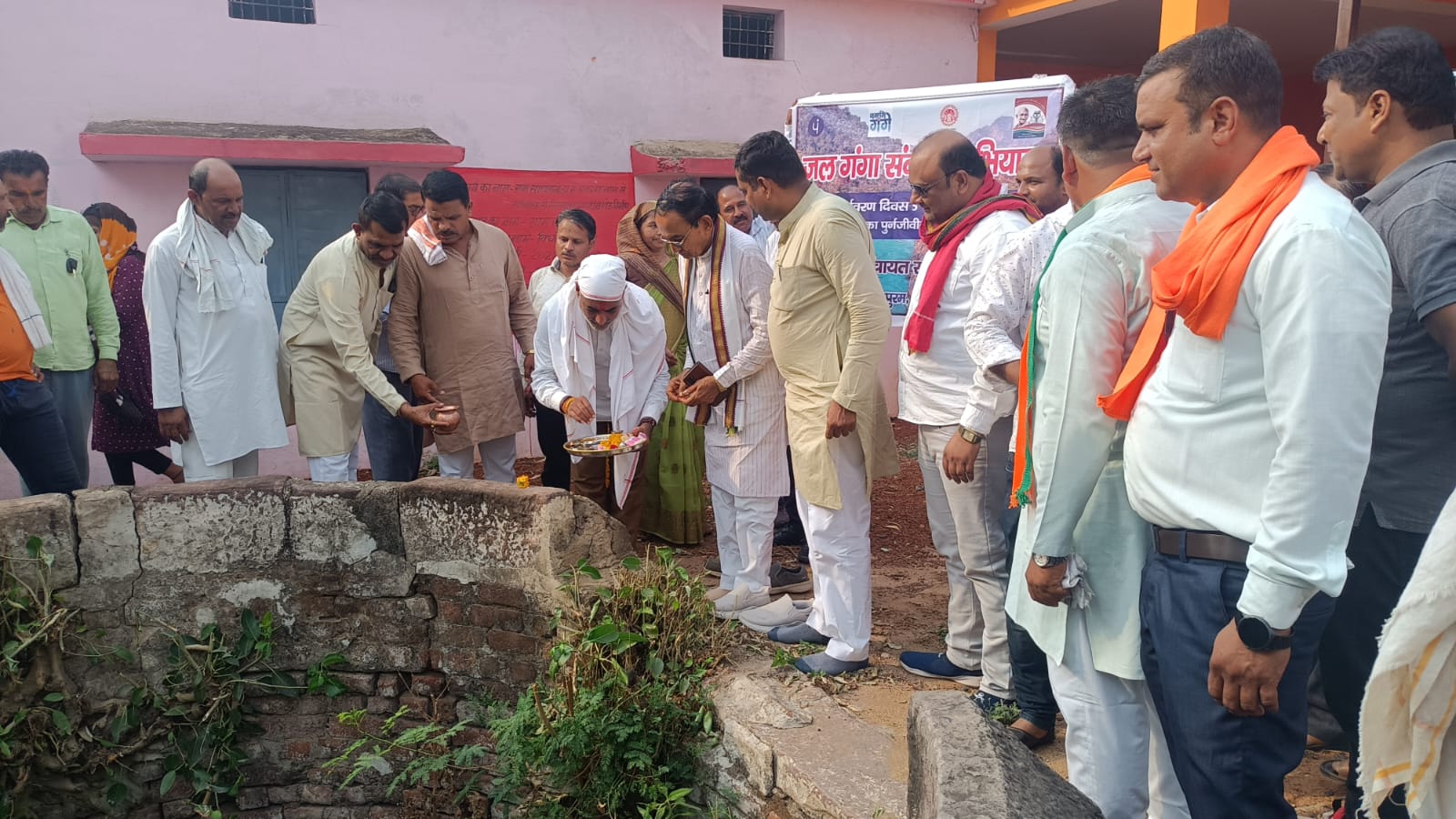 जल गंगा संवर्धन अभियान अंतर्गत नव निर्वाचित सांसद दर्शन सिंह चौधरी ने किया वृक्षारोपण