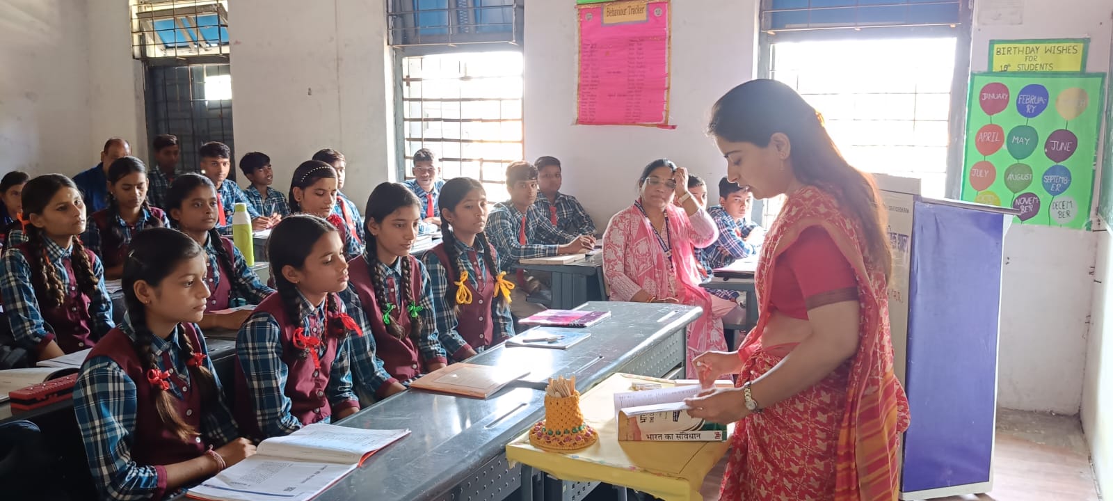 कलेक्टर सोनिया मीना ने बच्चों को पढाया भारत के संविधान में निहित मूल सिद्धांत एवं नागरिकों के कर्तव्य