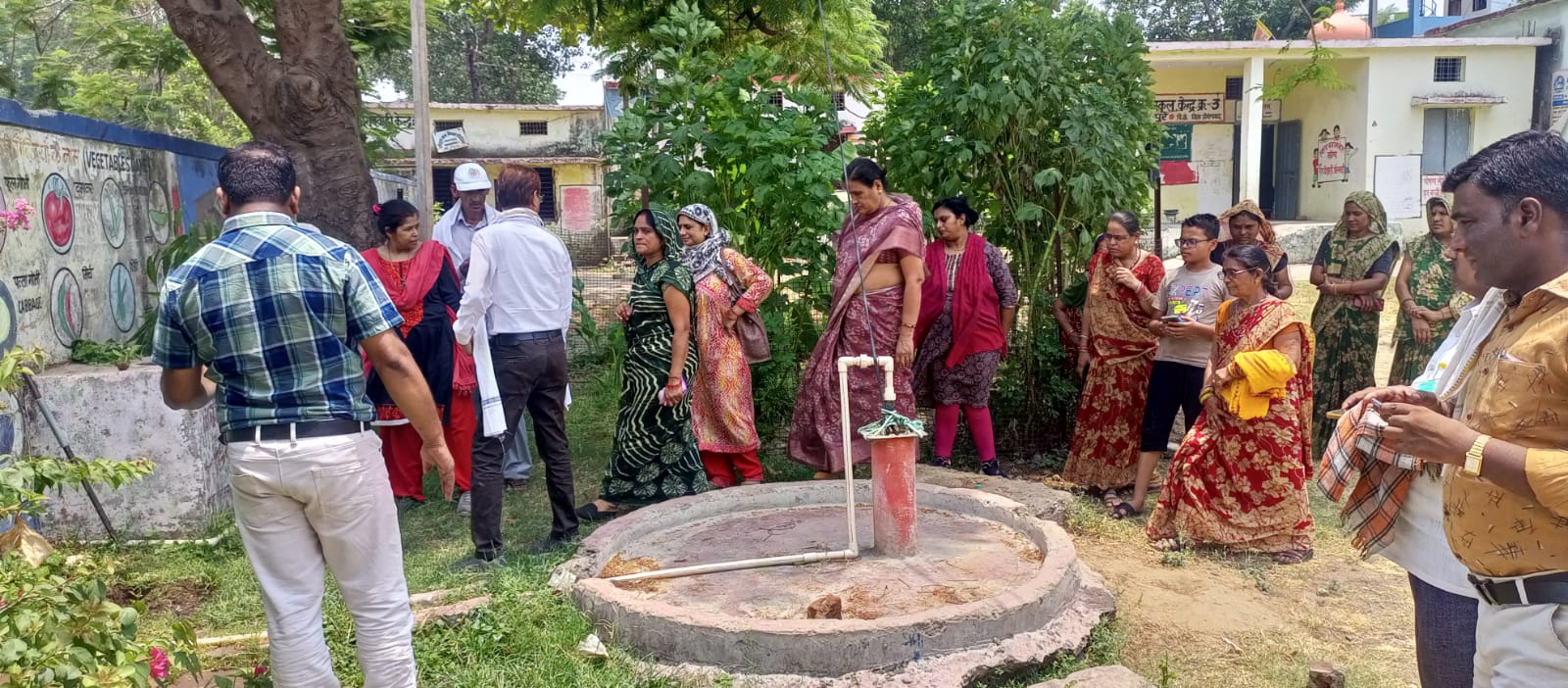 जल गंगा संवर्धन अभियान अंतर्गत माध्‍यमिक शाला जासलपुर में किया वृक्षारोपण श्रमदान से शाला परिसर में सफाई की