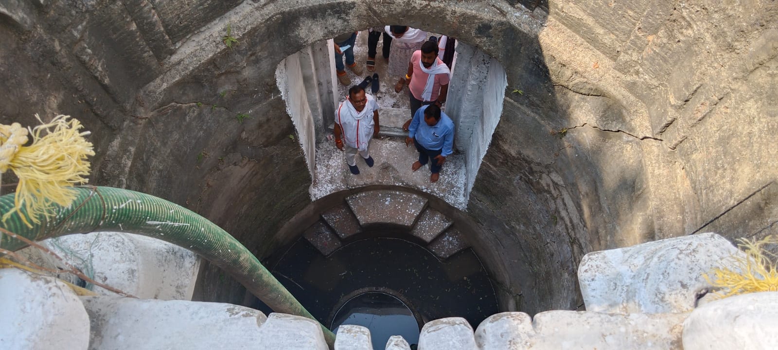 जल गंगा संवर्धन अभियान के तहत जिले में जगह जगह पुराने जन स्‍त्रोंते के जीर्णोधार एवं सफाई का कार्य जारी