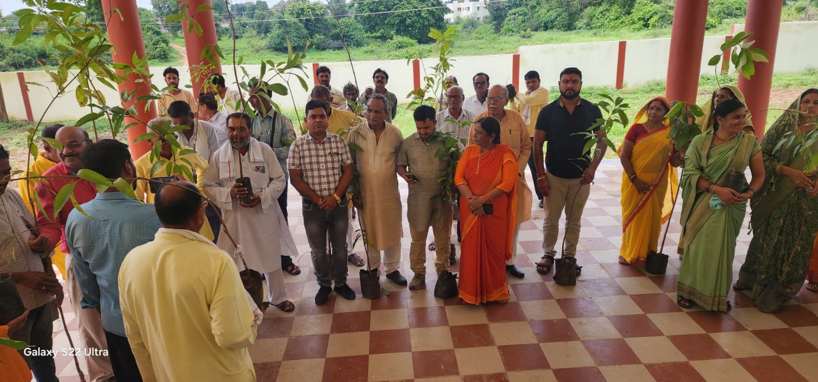 गायत्री परिवार एवं ग्राम पंचायत डोलरिया के संयुक्‍त तत्‍वाधान में शासकीय महाविद्यालय में पौधारोपण किया गया