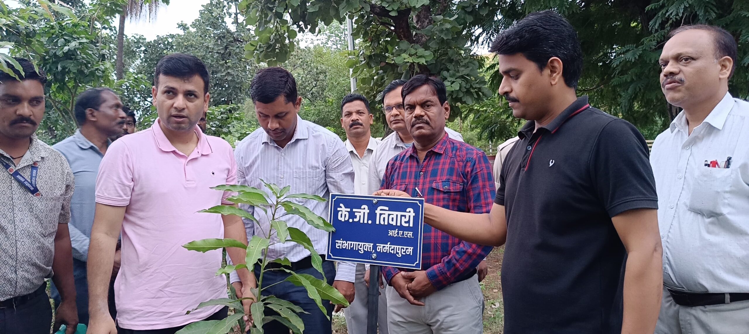 संभागायुक्त एवं संभागीय अधिकारियों ने वृहद स्तर पर आयुक्त कार्यालय परिसर में किया पौधारोपण