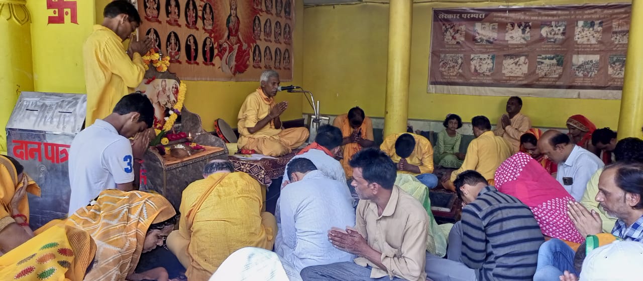 गुरू पूर्णिमा पर गायत्री शक्तिपीठ में हुआ पंच कुण्‍डीय यज्ञ,  संस्‍कार एवं भंडारा