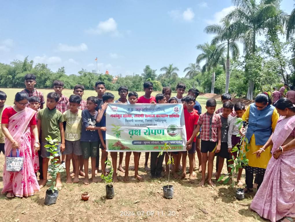 टैगोर स्कूल सिवनीमालवा में बेटियों के नाम से किया गया पौधारोपण