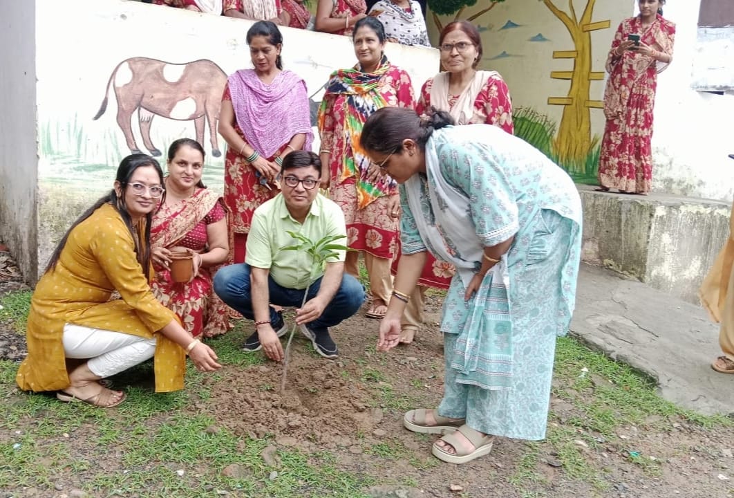 संयुक्‍त संचालक लोक शिक्षण ने स्‍कूलों का किया निरीक्षण