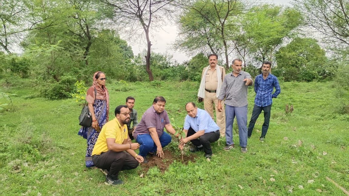 जनप्रतिनिधियों, अधिकारियों एवं आम नागरिकों ने किया