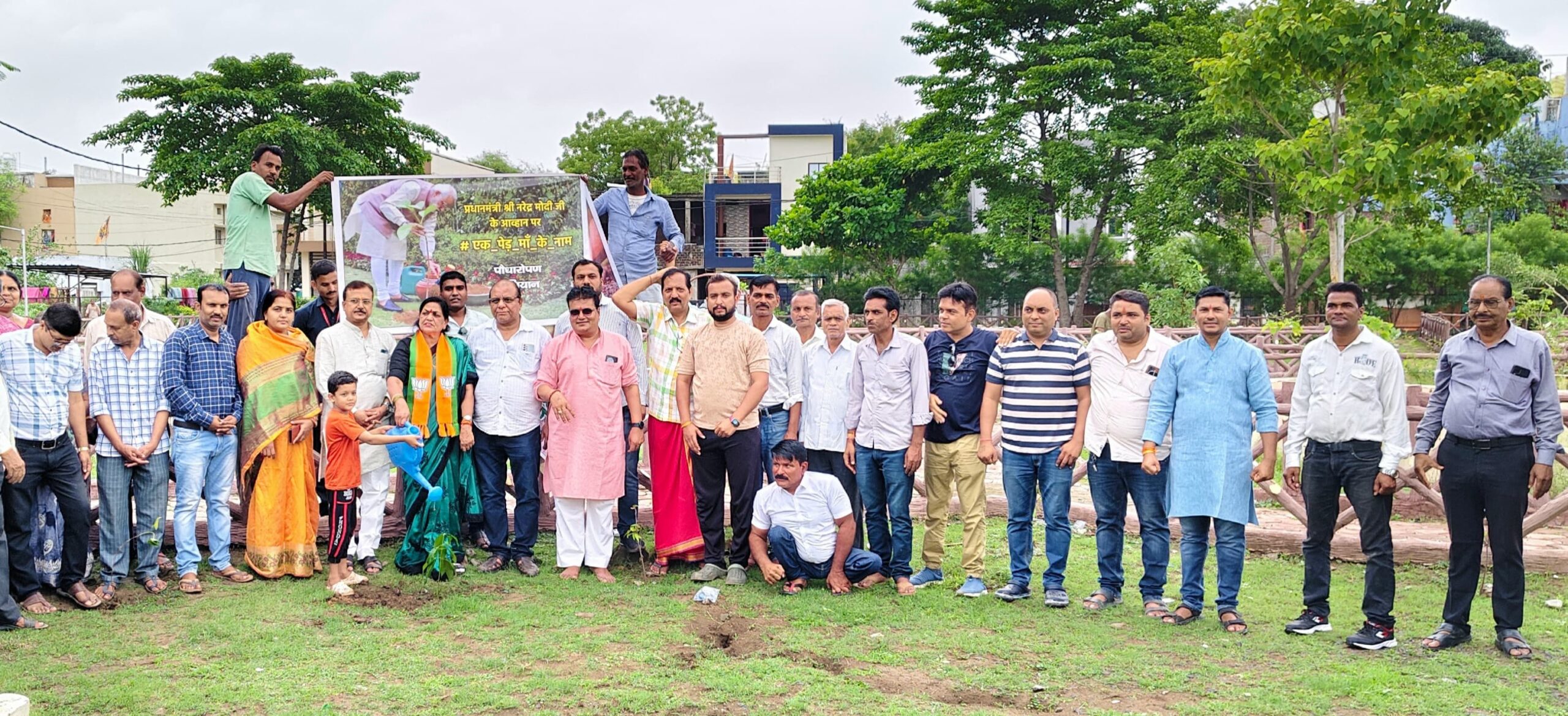 हम सभी पौधे लगाकर धरती माँ को ओढ़ाए हरियाली चुनरी : सांसद नारोलिया