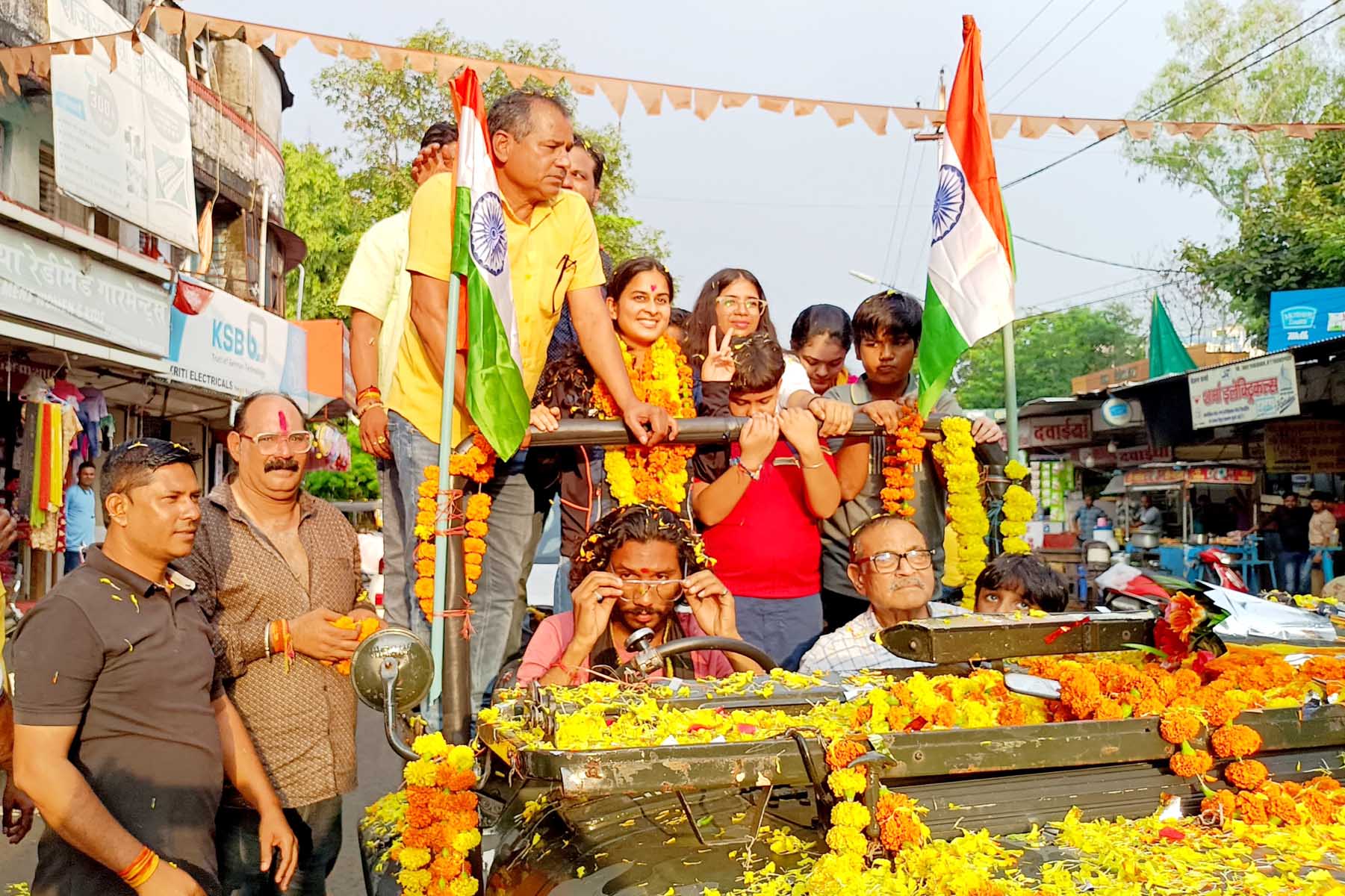 नर्मदापुर युवा मंडल और बॉडी बिल्डिंग एसोसिएशन ने आध्या का किया सम्मान