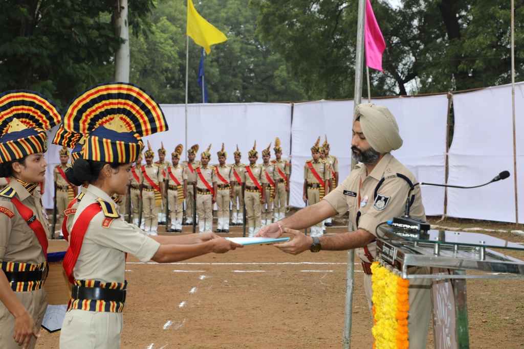 पुलिस स्मृति दिवस के अवसर पर शहीद पार्क में पुलिस स्मृति परेड का आयोजन