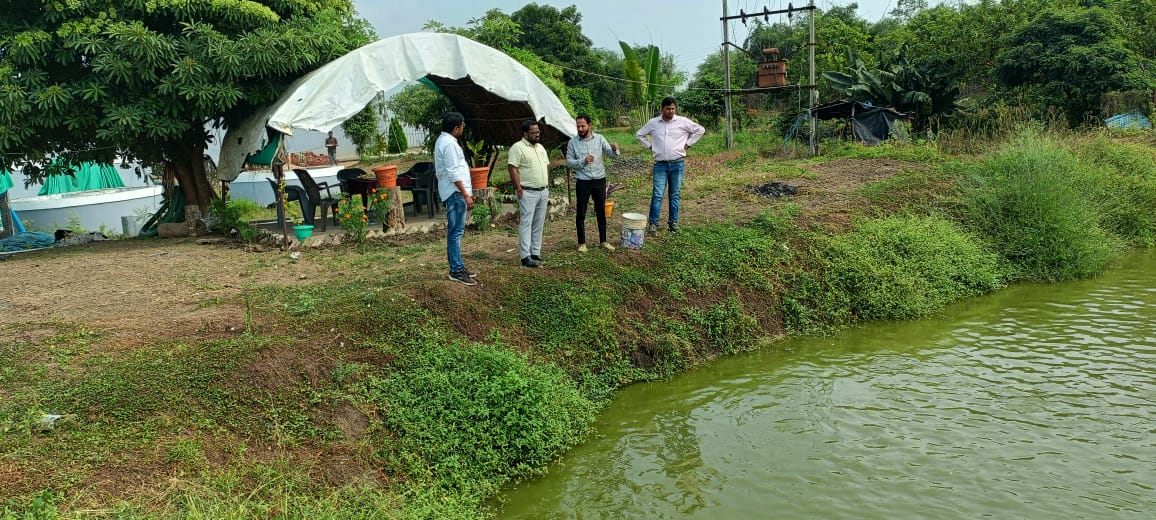 सीईओ ने जिले के सफलतम मत्स्य पालकों के द्वारा किये जा रहे मत्स्य पालन के कार्यों का अवलोकन किया