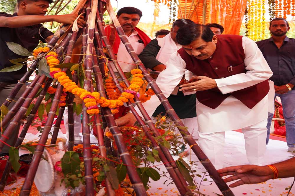 मुख्यमंत्री डॉ. मोहन यादव ने देवउठनी ग्यारस पर तुलसी-शालिग्राम विवाह में शामिल होकर की पूजार्चना