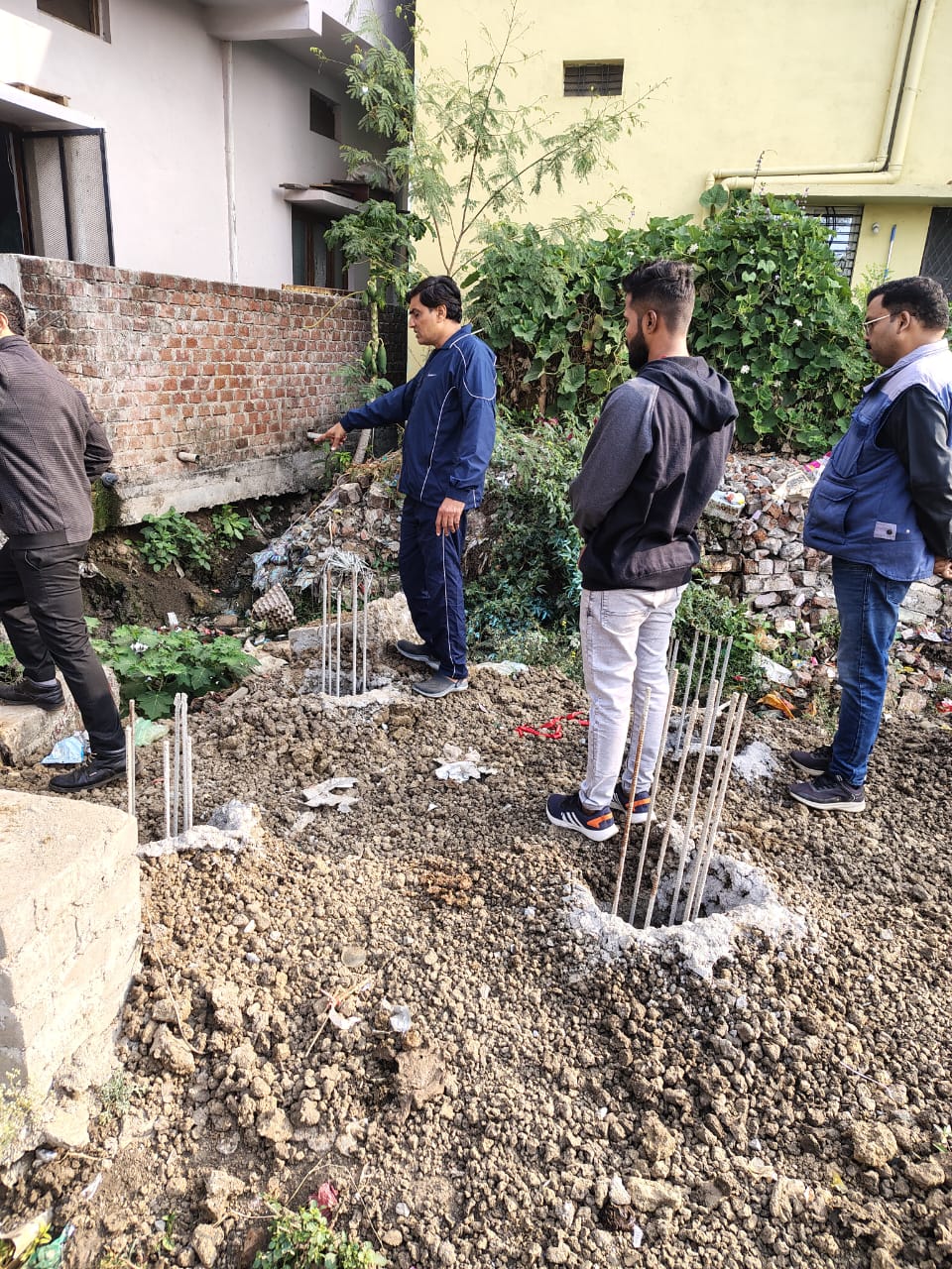 नगरपालिका अध्‍यक्ष पंकज चौरे ने दो वार्डों में सफाई व्‍यवस्‍था का निरीक्षण 