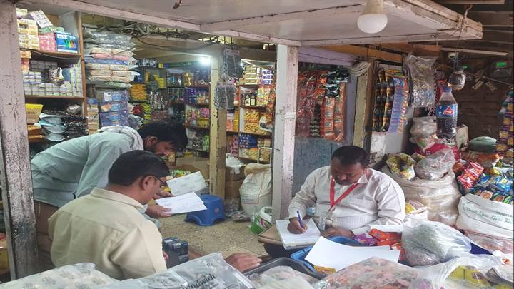 खाद्य सुरक्षा विभाग ने आमला में किराना दुकान से लिए सेम्पल