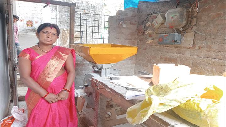 आठनेर की सरिता कोसे बनीं आत्मनिर्भरता की मिसाल, पीएमएफएमई योजना से मिला नया जीवन