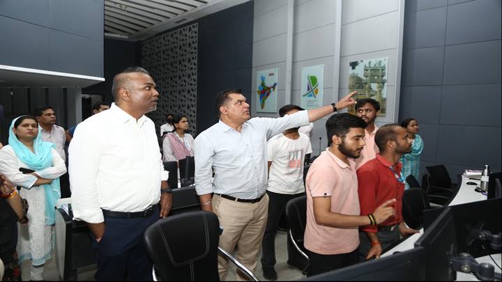 सभी यातायात नियमों का पालन करें ~ संभागायुक्त श्री सिंह