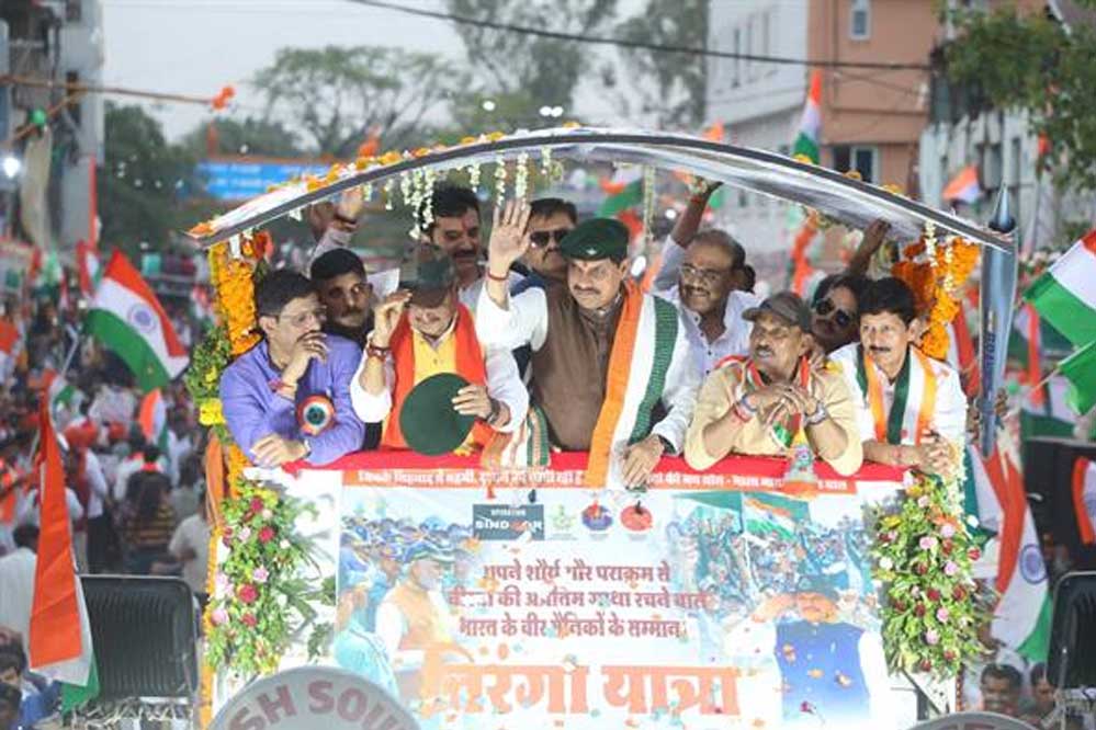 मुख्यमंत्री तिरंगा यात्रा में हुए शामिल-पूरा इंदौर हुआ देश भक्ति से ओतप्रोत